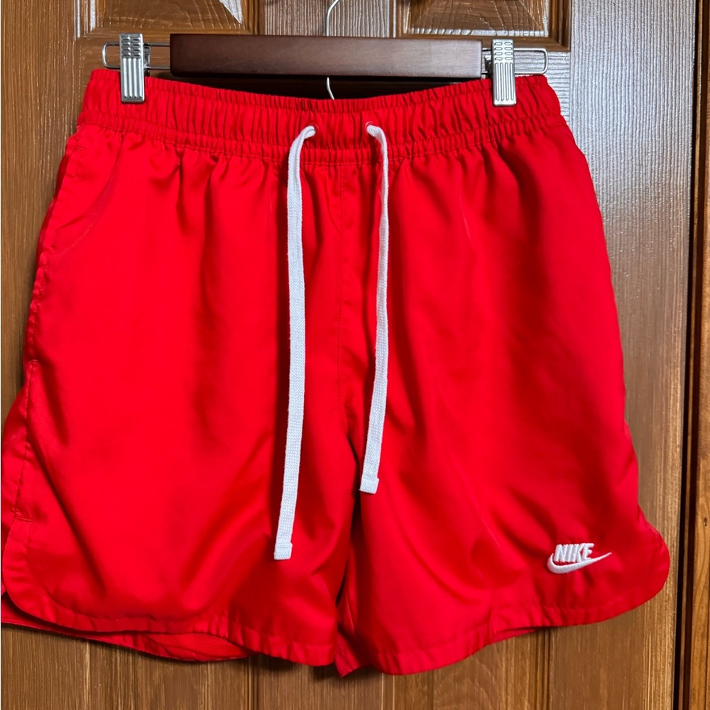 Nike Men's Sportswear Sport Essentials Woven Lined Flow "Red" Shorts size small